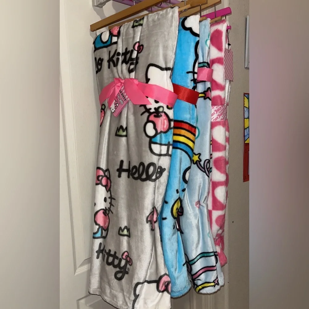 Hello Kitty throw blanket - Picture 2 of 3
